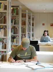 Studenten arbeiten am Institut für Politikwissenschaft in Heidelberg